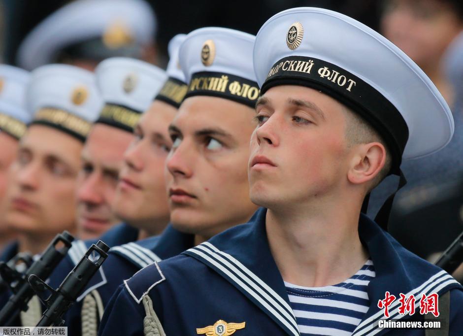 克里米亞塞瓦斯托波爾慶祝衛(wèi)國戰(zhàn)爭勝利69周年 克里米亞塞瓦斯托波爾慶祝衛(wèi)國戰(zhàn)爭勝利69周年