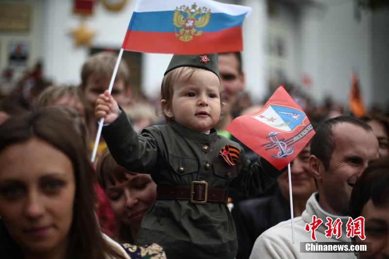 克里米亞塞瓦斯托波爾慶祝衛(wèi)國戰(zhàn)爭勝利69周年 克里米亞塞瓦斯托波爾慶祝衛(wèi)國戰(zhàn)爭勝利69周年