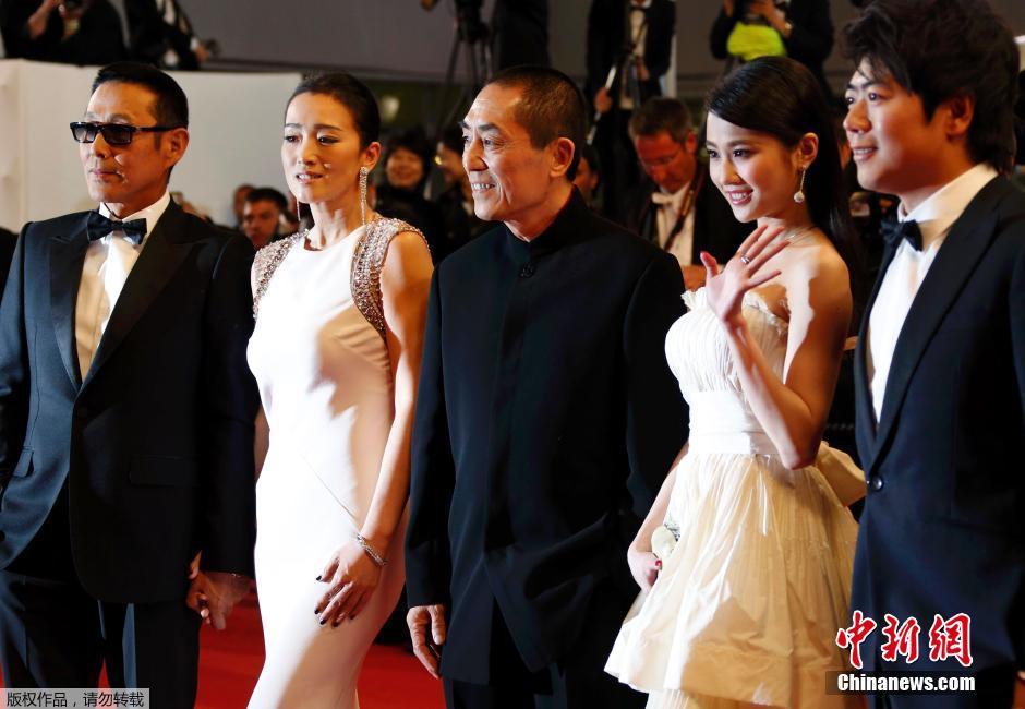 《歸來》戛納首映 兩代謀女郎紅毯PK 《歸來》戛納首映 兩代謀女郎紅毯PK