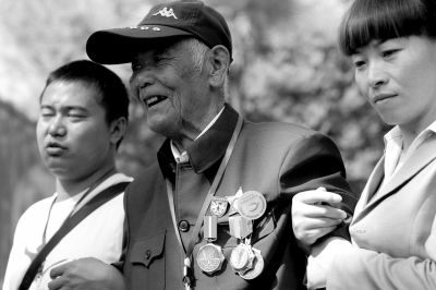 中國遠(yuǎn)征軍老兵來參加活動(dòng)。