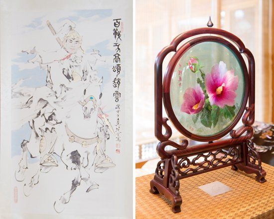 　當(dāng)?shù)貢r(shí)間2014年7月4日，中國國家主席習(xí)近平向韓國總統(tǒng)樸槿惠贈(zèng)送的趙云畫像（左）和木槿花玻璃工藝