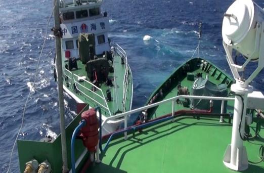 越南拍攝的中國?？樟α孔o(hù)衛(wèi)981鉆井平臺(tái)。