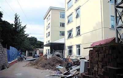 　該山莊目前正在建四星級賓館。新京報(bào)記者 吳江 攝