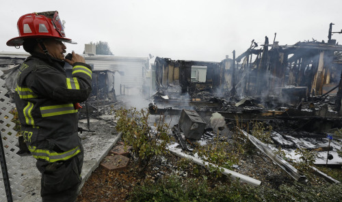 美國加州地震造成120人受傷震區(qū)進入緊急狀態(tài) 美國加州地震造成120人受傷震區(qū)進入緊急狀態(tài)