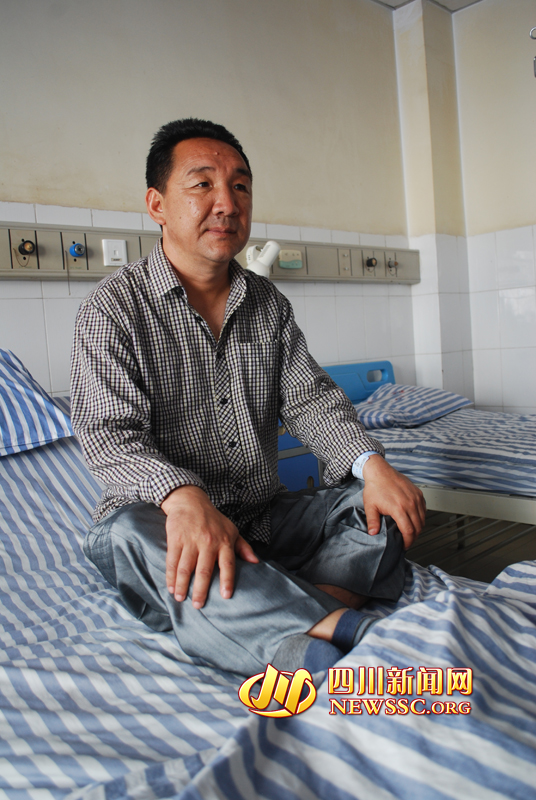 病床上的馬建華，羅本平攝。
