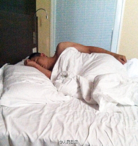 網(wǎng)傳吳春明的床照。
