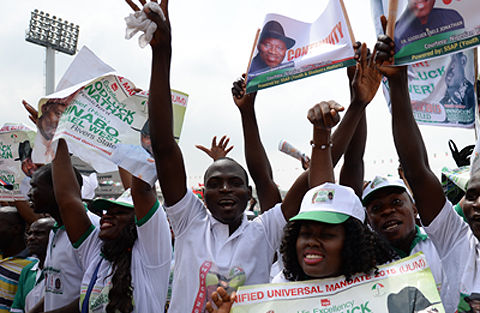 11日，喬納森總統(tǒng)的支持者在集會(huì)現(xiàn)場(chǎng)。