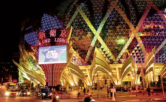 　澳門(mén)賭場(chǎng)貴賓廳的冷清，在許多人看來(lái)，是當(dāng)?shù)亟?jīng)濟(jì)轉(zhuǎn)型的好機(jī)會(huì)。