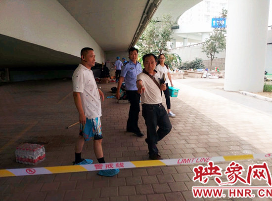 事發(fā)后，警方封鎖現(xiàn)場進行調查取證。