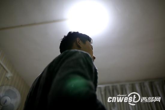 2013年2月份，17歲的林波在陜西省疾控中心拿到HIV確診報告。