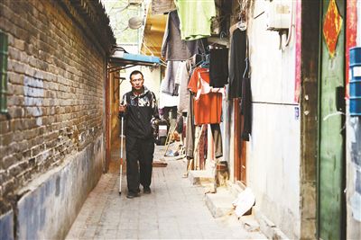 雖然曾被報道擁有兩套房產，李大鵬實際的租住地在一片棚戶區(qū)里