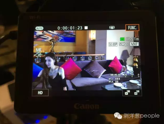 直播中的王瑞兒。攝影：于亞妮