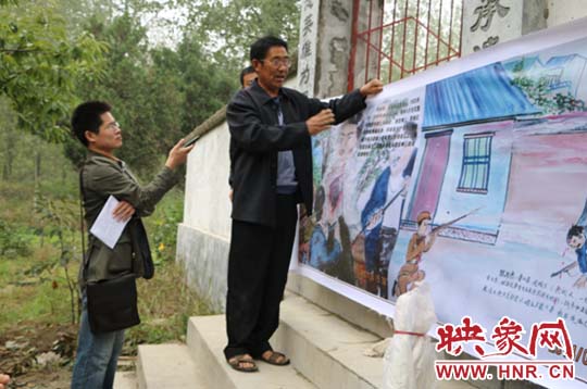 范欽憲自費將烈士英勇事跡打印成彩畫 范欽憲自費將烈士英勇事跡打印成彩畫