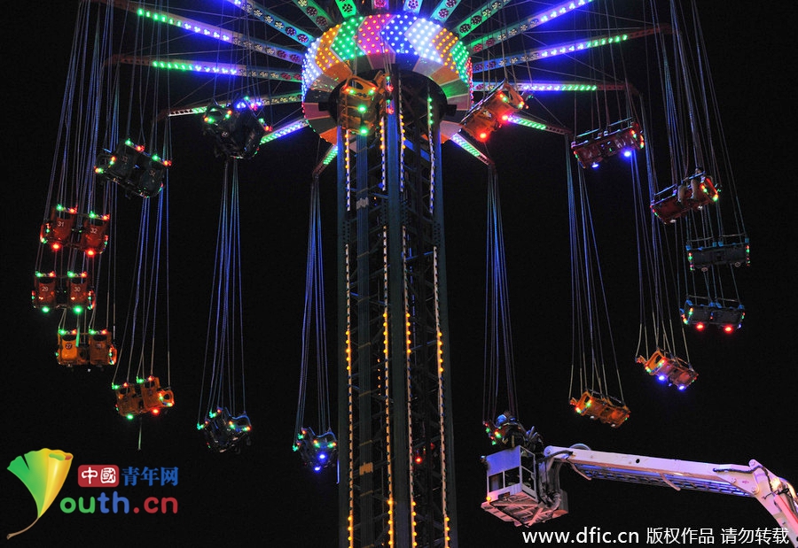 大連高空游樂設施出故障 游客被困20米高空 大連高空游樂設施出故障 游客被困20米高空