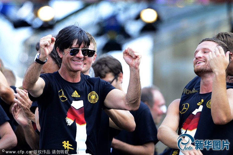 當(dāng)?shù)貢r(shí)間2014年7月15日，德國柏林，德國隊(duì)歸國舉行奪冠巡游