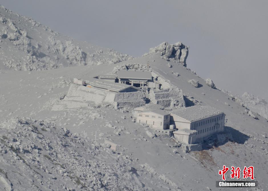 當?shù)貢r間2014年9月27日，日本中部御岳山發(fā)生噴發(fā)，或已造成數(shù)人受傷。