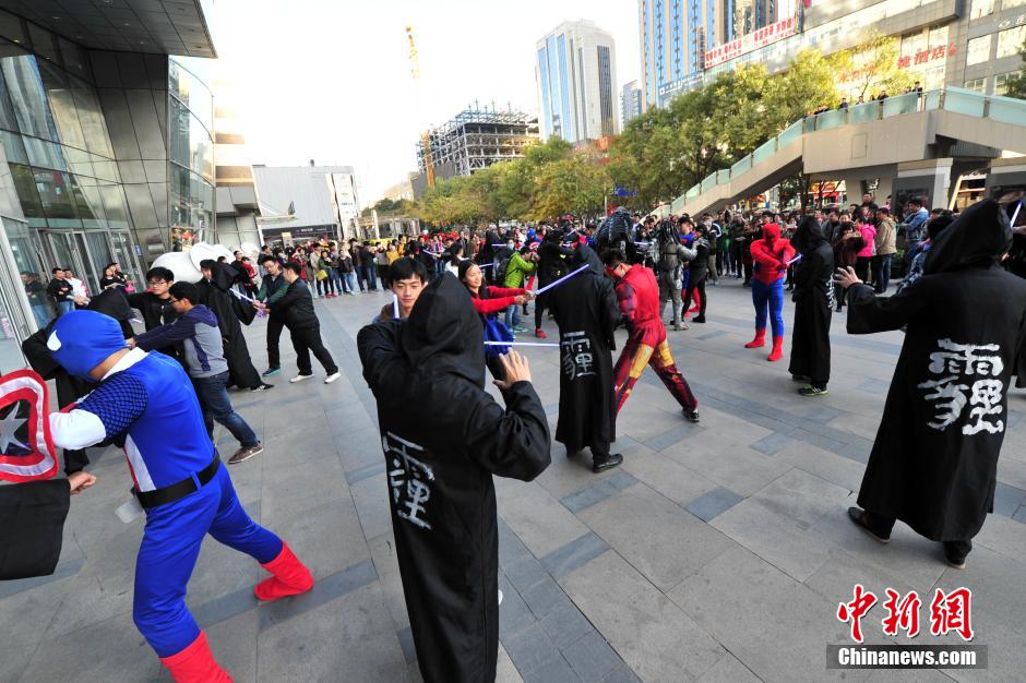 “復(fù)仇者聯(lián)盟”與人類(lèi)共戰(zhàn)“異形”霧霾軍團(tuán) “復(fù)仇者聯(lián)盟”與人類(lèi)共戰(zhàn)“異形”霧霾軍團(tuán)