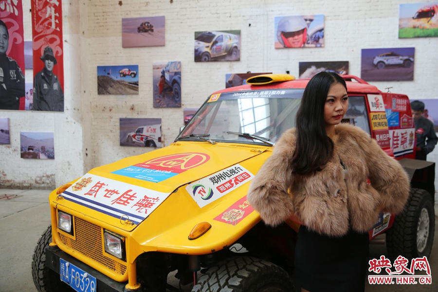 姐是車模，賽車的車。