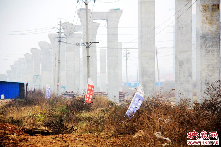 整個(gè)京廣快速路南段工程共分為六個(gè)工區(qū)，柴鍋轉(zhuǎn)盤(pán)處是京廣快速路南段三工區(qū)的施工區(qū)域。