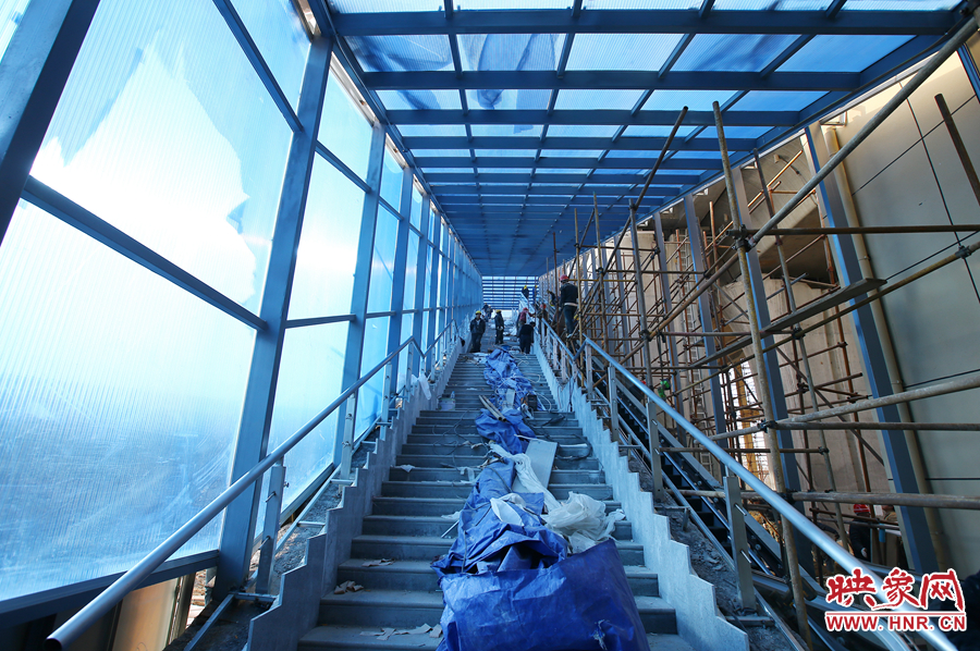 淡藍色的陽光通道 淡藍色的陽光通道