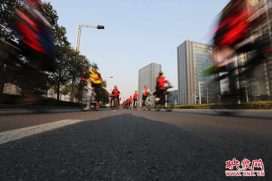 獻(xiàn)愛心、騎行天下，映象網(wǎng)騎行車友樂翻天