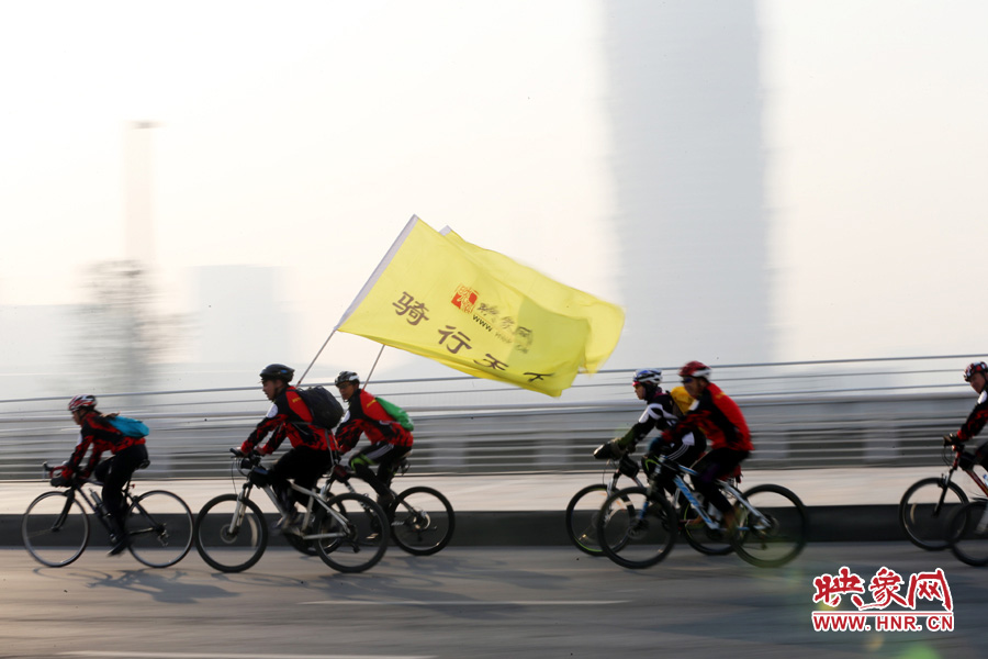 獻(xiàn)愛心、騎行天下，映象網(wǎng)騎行車友樂翻天