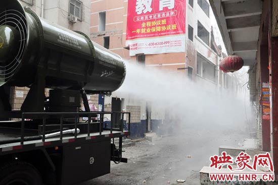針對造成霧霾的主兇“建筑工地揚塵”，“霧炮車”降塵除塵效果能到到80%。