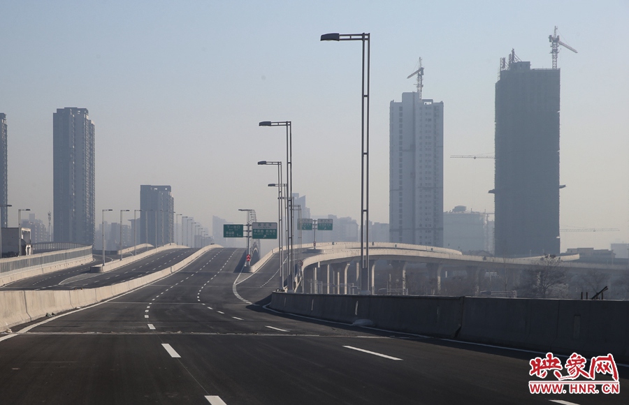 隴海高架與西三環(huán)立交。