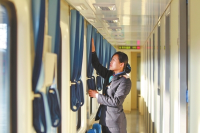 臥鋪車廂 半包式，更具私密性和舒適性。