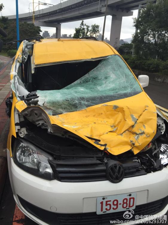 臺灣復(fù)興航空一架班機(jī)墜河