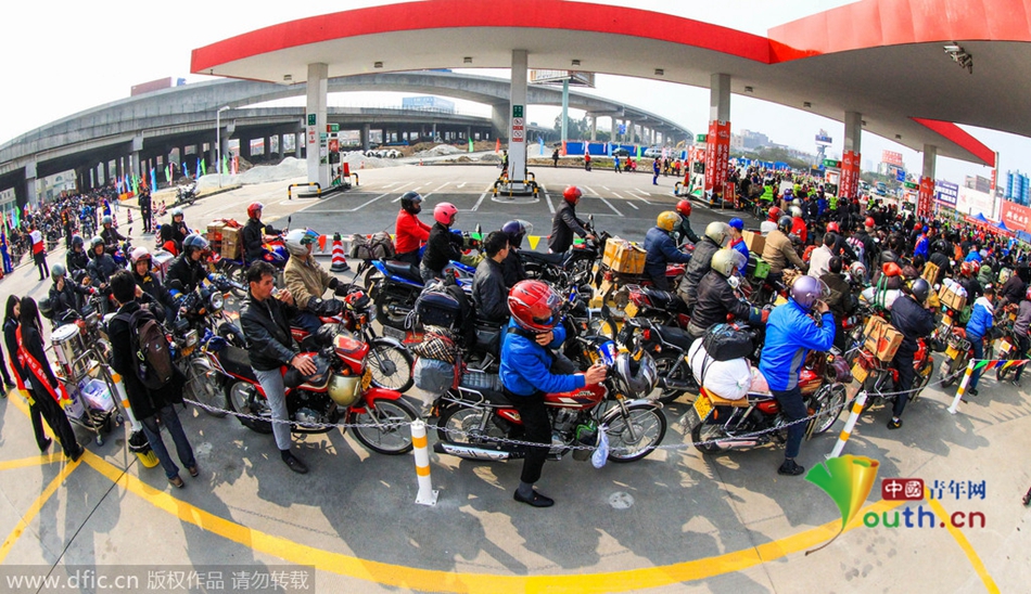 今年廣東、廣西兩省共193座中石化油站將為返鄉(xiāng)車主提供“6+X”免費(fèi)服務(wù)，并將為1萬(wàn)名“返鄉(xiāng)摩騎”免
