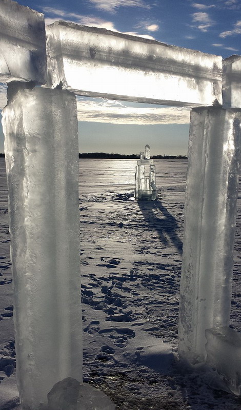 每根冰柱都重達(dá)300磅（約合136公斤）。（網(wǎng)頁截圖）