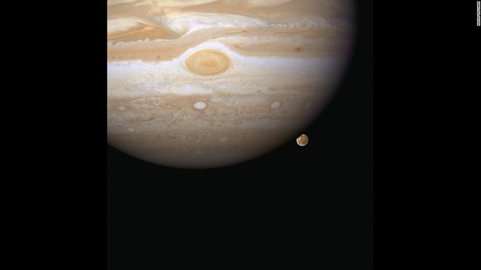 位于地球大氣層外的哈勃望遠鏡能給人類來更清楚的太空圖像。