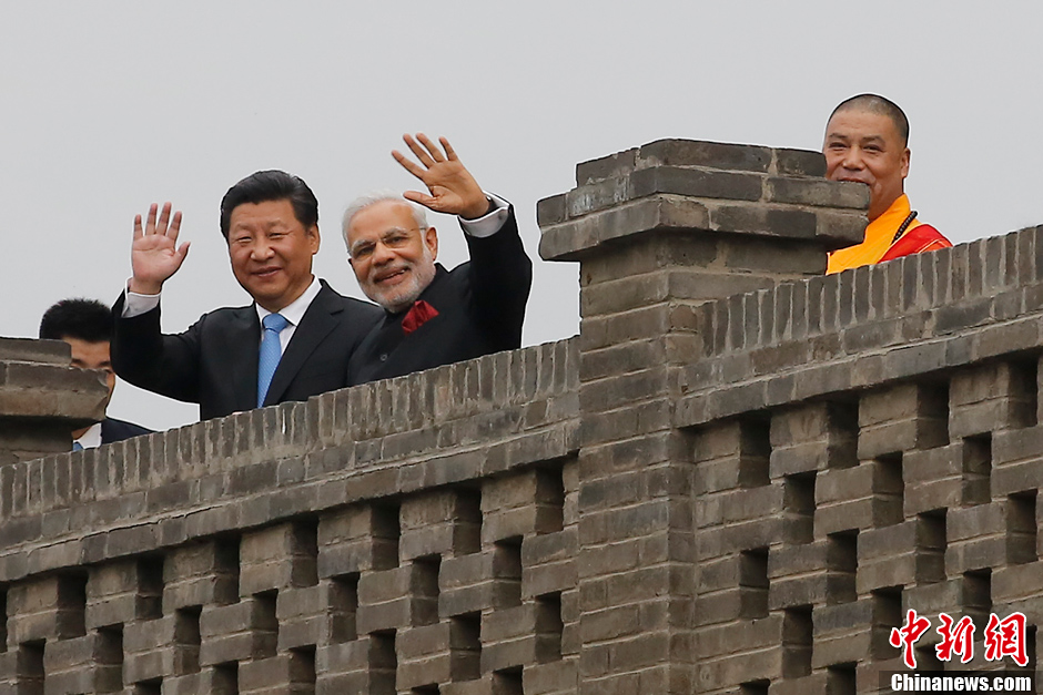 習(xí)近平陪同印度總理莫迪參觀西安大慈恩寺 習(xí)近平陪同印度總理莫迪參觀西安大慈恩寺