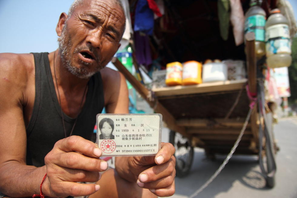 山東花甲老人為尋妻 拉“房車(chē)”四海為家 山東花甲老人為尋妻 拉“房車(chē)”四海為家