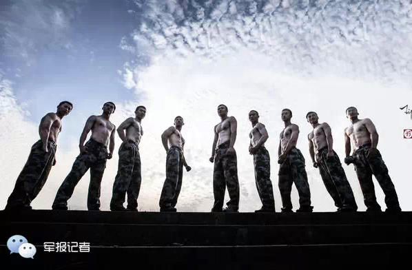 軍校學(xué)員變身“肌肉男”硬漢 軍校學(xué)員變身“肌肉男”硬漢