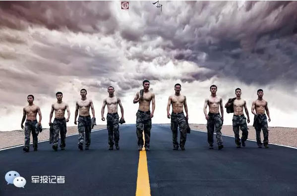 軍校學(xué)員變身“肌肉男”硬漢 軍校學(xué)員變身“肌肉男”硬漢