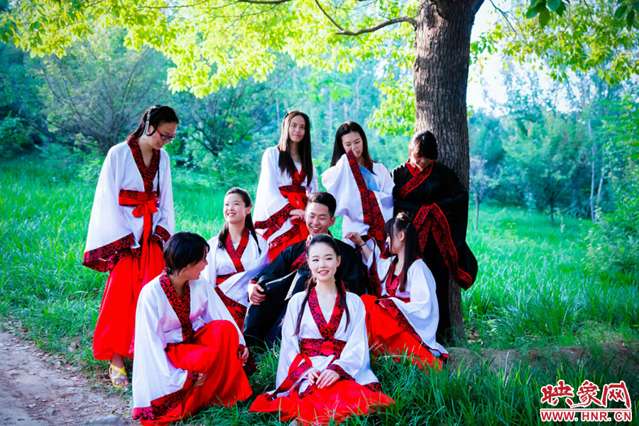 這片樹蔭留下我們太多的歡聲笑語。