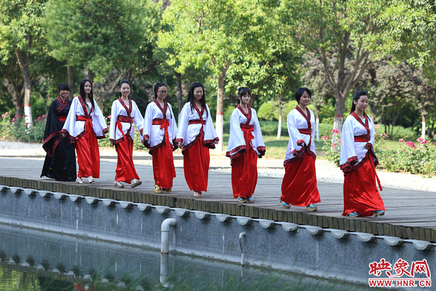 在校園里再走走，下次又不知道是何年何時。