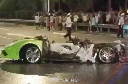 蘭博基尼跑車撞貨車燒成廢鐵 司機(jī)當(dāng)場死亡 蘭博基尼跑車撞貨車燒成廢鐵 司機(jī)當(dāng)場死亡