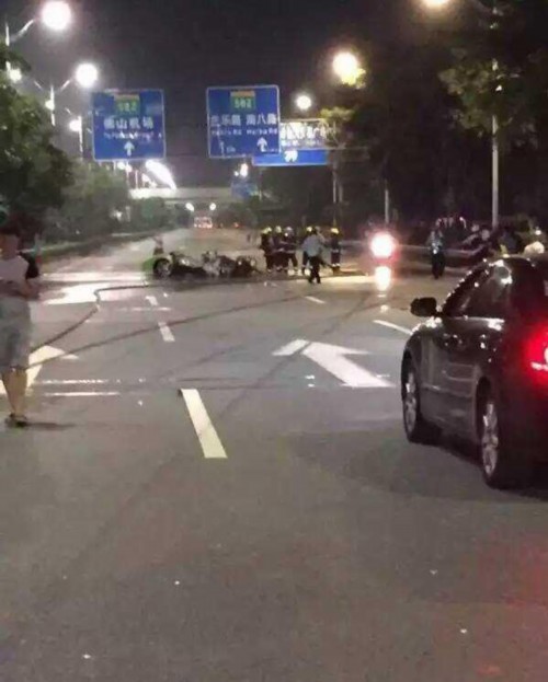 蘭博基尼跑車撞貨車燒成廢鐵 司機(jī)當(dāng)場死亡 蘭博基尼跑車撞貨車燒成廢鐵 司機(jī)當(dāng)場死亡