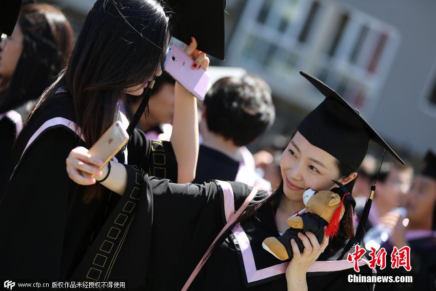 北影本科畢業(yè)典禮 美女學(xué)生素顏難掩清新 北影本科畢業(yè)典禮 美女學(xué)生素顏難掩清新