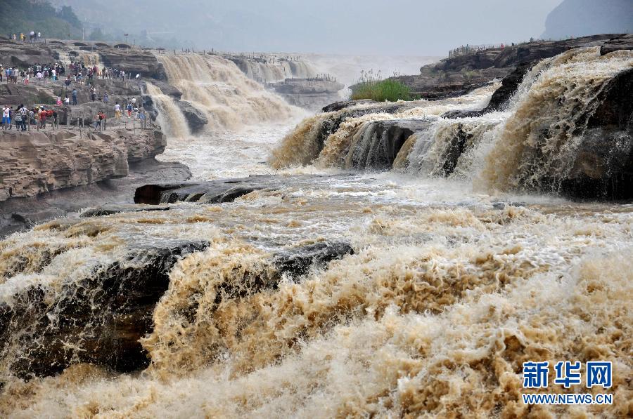 這是7月10日拍攝的黃河壺口瀑布。