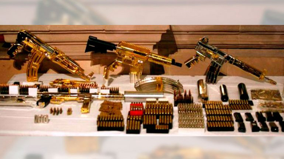 墨西哥毒梟古斯曼收藏的黃金手槍?zhuān)ňW(wǎng)頁(yè)截圖）