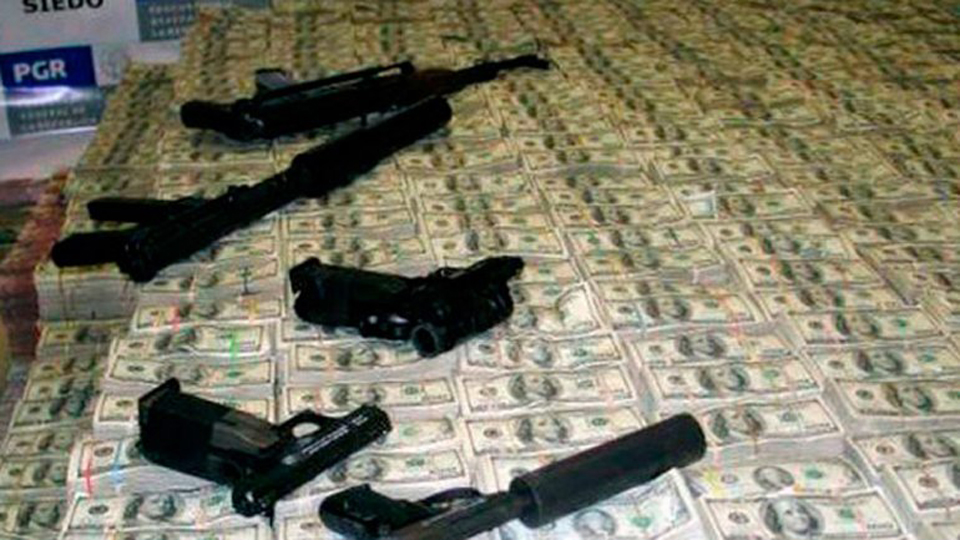 墨西哥毒梟古斯曼家中滿(mǎn)屋的鈔票