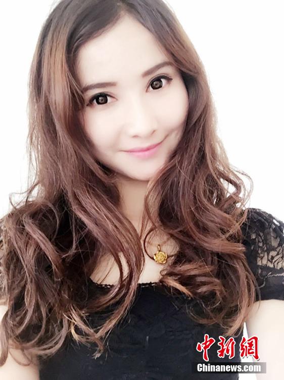 新疆兵團(tuán)女民警生活照走紅網(wǎng)絡(luò) 被譽(yù)“最美警花” 新疆兵團(tuán)女民警生活照走紅網(wǎng)絡(luò) 被譽(yù)“最美警花”