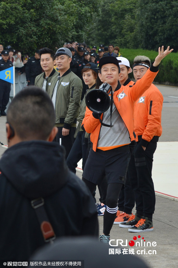 《奔跑吧兄弟》第三季劇組到南京錄制節(jié)目。