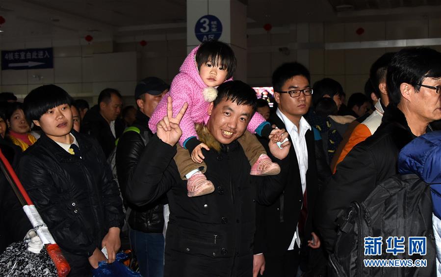 (關(guān)注春運)(29)全國各地迎來返程客流高峰 (關(guān)注春運)(29)全國各地迎來返程客流高峰