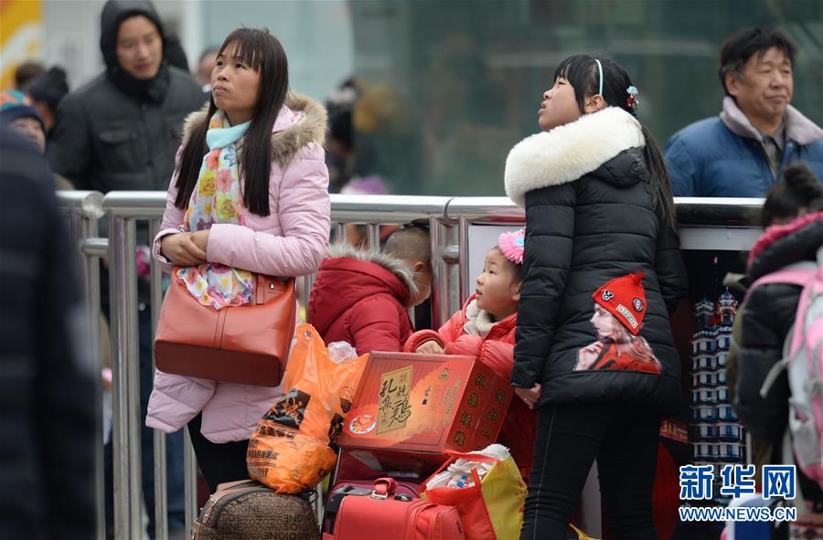 (關(guān)注春運)(32)全國各地迎來返程客流高峰 (關(guān)注春運)(32)全國各地迎來返程客流高峰