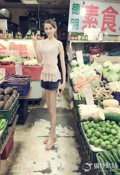 臺版蛇精媽走紅 自帶時空扭曲效果 臺版蛇精媽走紅 自帶時空扭曲效果